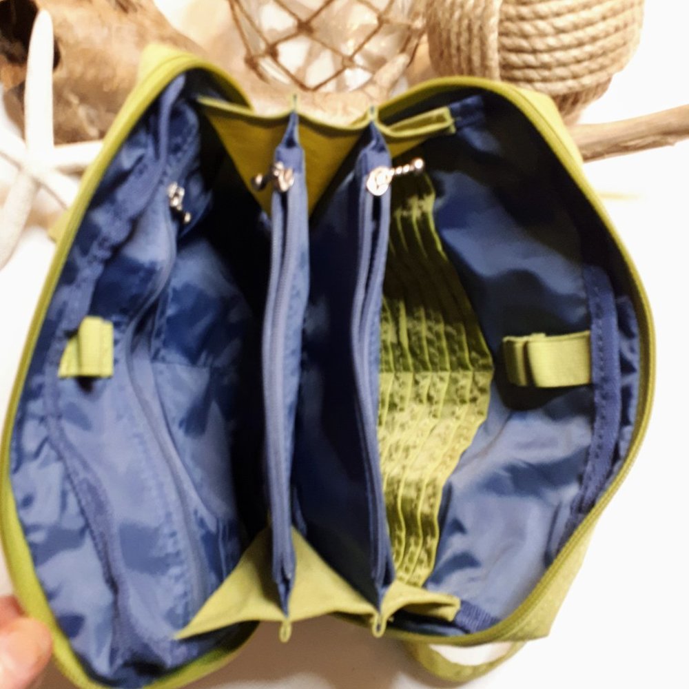 Baggallini Multi-Pocket Nylon Convertible Bagg - Picture 12 of 12